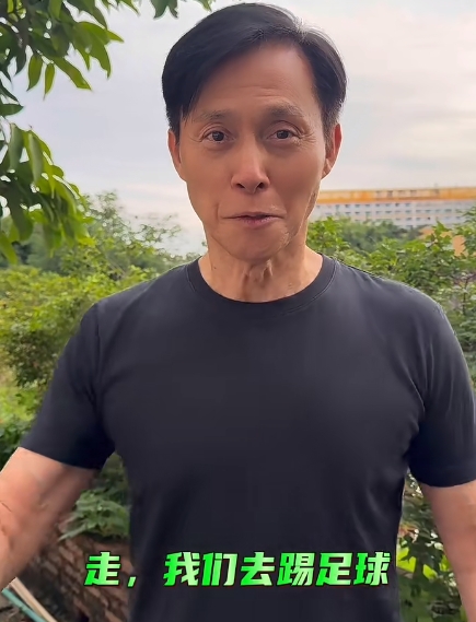 姑蘇慕容??曾飾演慕容復(fù)的68歲演員張國強(qiáng)曬視頻，為蘇超加油