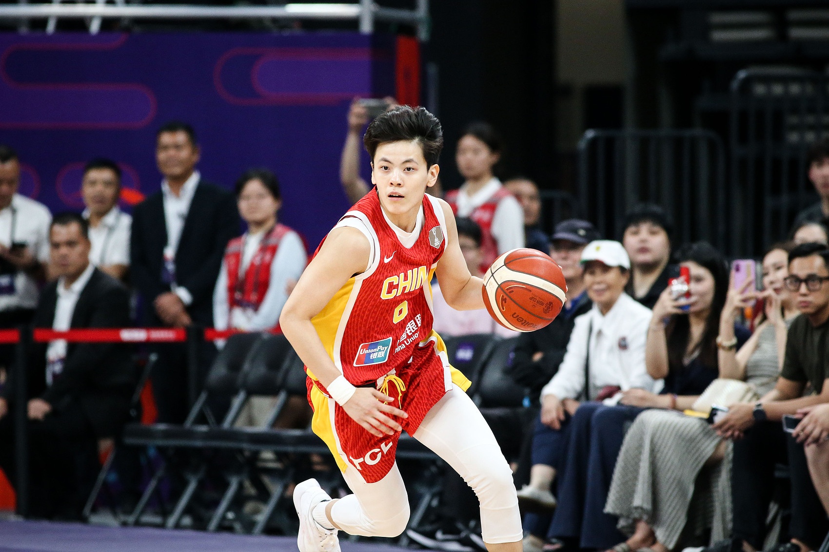 狀態(tài)火熱！楊舒予半場(chǎng)7中4拿下10分3板3助 兩隊(duì)唯一得分上雙