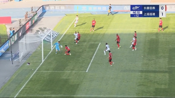 太倒霉了！阿不都海米提門前“二連擊”烏龍，海港1-0領(lǐng)先亞泰！