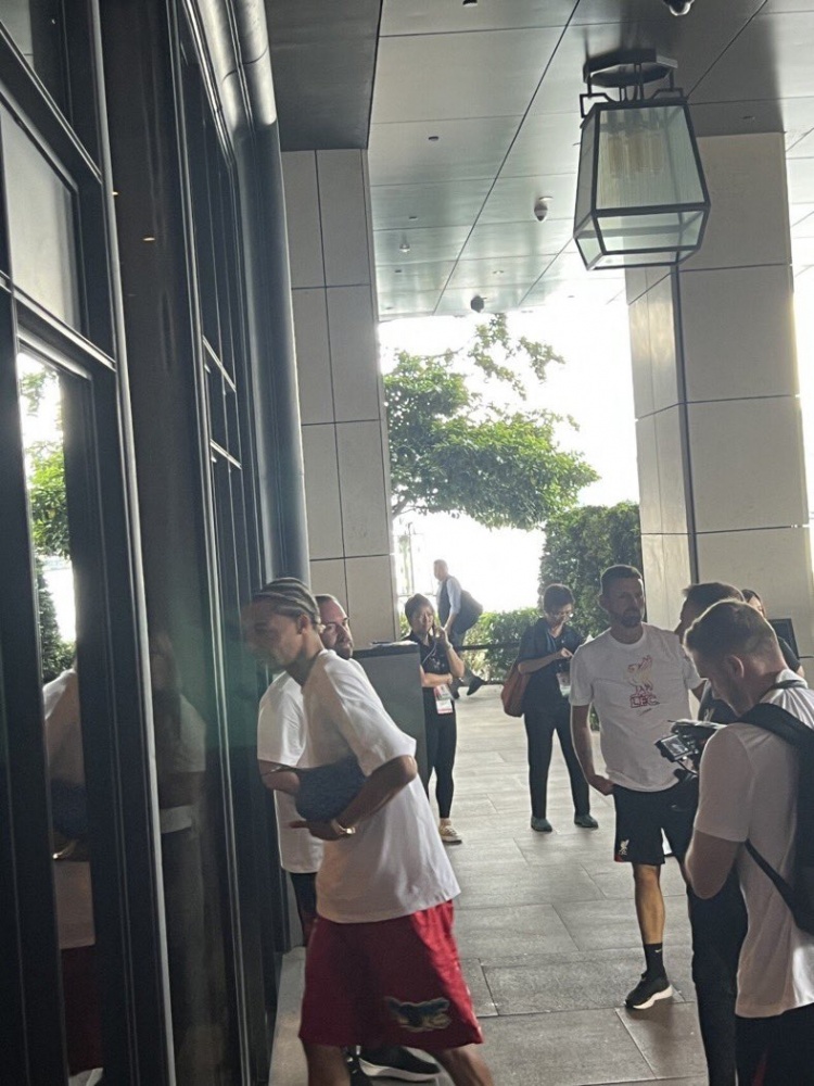 他來了！利物浦球迷號曬圖，埃基蒂克抵達(dá)中國香港