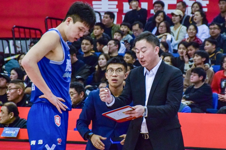 ??楊瀚森打趣劉維偉：想回來“跑山”訓(xùn)練 NBA訓(xùn)練強度不夠