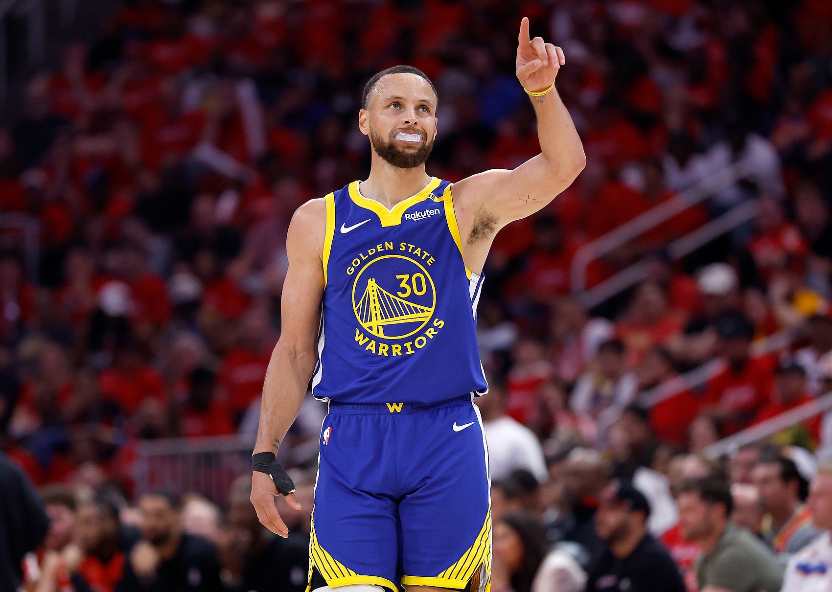 ??庫里：NBA規(guī)模翻了10倍但球員就拿死工資 我們?cè)搮⑴c股權(quán)分配
