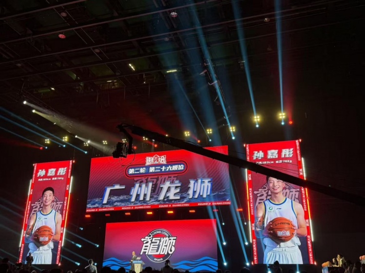 次輪第26順位 廣州龍獅選擇了旅美球員孫嘉彤??！歡迎????