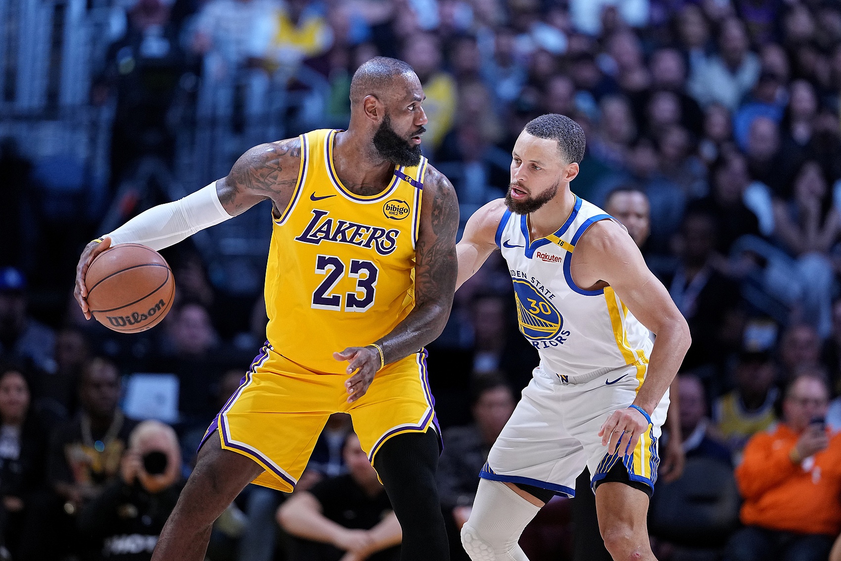??NBA新賽季揭幕戰(zhàn)出爐：火箭對(duì)戰(zhàn)衛(wèi)冕冠軍 湖勇大戰(zhàn)詹庫(kù)對(duì)決